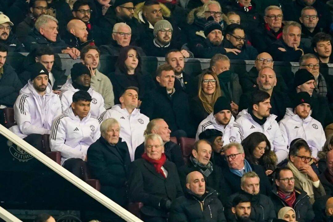 B费芒特下轮复出，曼联6000万铁腰恐重回冷板凳！传球水平遭嘲讽